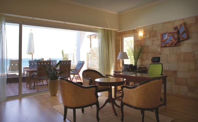 Presidential Beach Villa Sea View with Pool (10).jpg