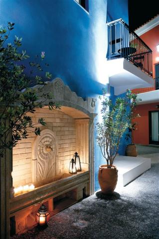 10-Plaza-Spa-Apartments,-Fountain_72dpi.jpg