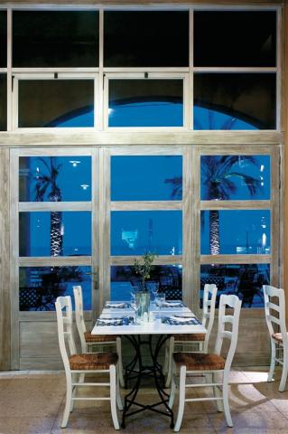 19-Sea-View-Plaza-Restaurant_72dpi.jpg