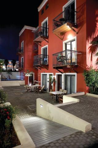23-Plaza-Spa-Apartments_72dpi.jpg