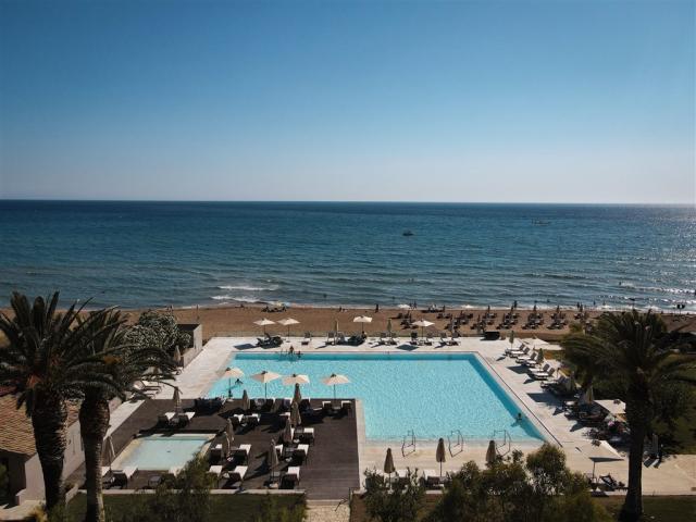 Family Pool 01-large.jpg