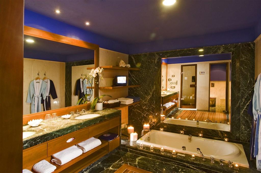 luxury room with garden view - imperial building 2.jpg