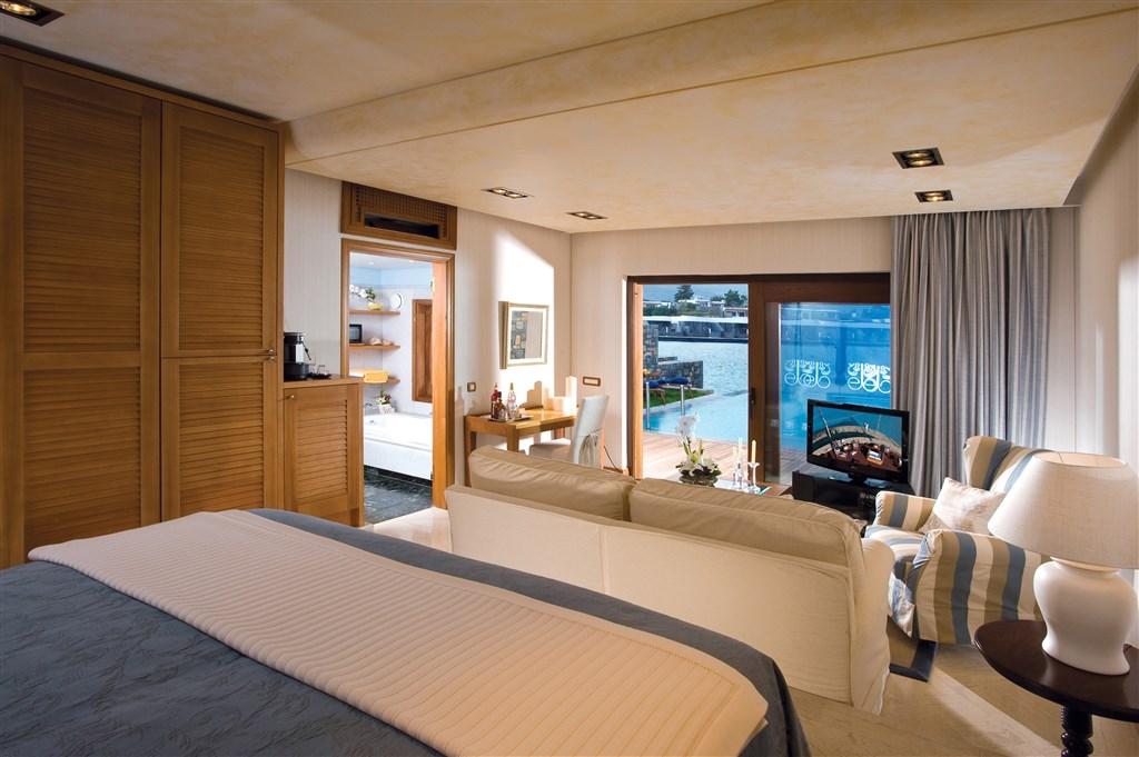 ambassador_bungalow_suite_with_priv_pool_2.jpg