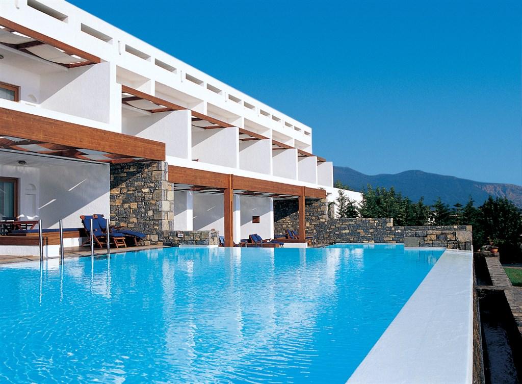 sharing swimming pools.jpg