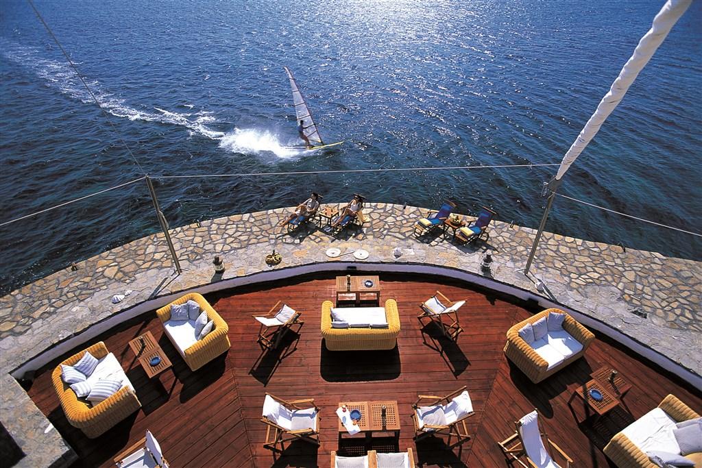 veghera bar lounges.jpg