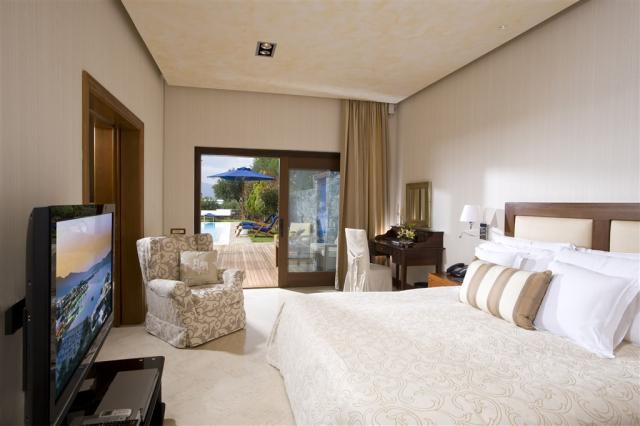 grand suite sea view with priv. pool 2.jpg