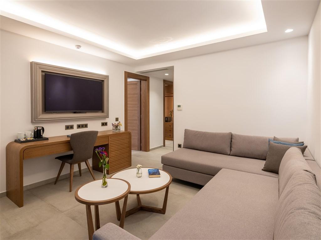 ROYAL FAMILY SUITE WATER FRONT 2ND BEDROOM.jpg