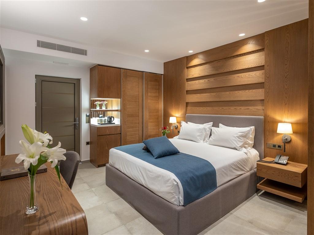 SIGNATURE SEA FRONT ROOM.jpg