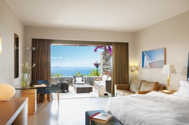 DC_DeluxeRoom_SeaView_021.jpg