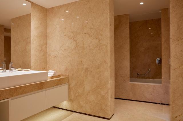 DC_Mansion_Bedroom_Bathroom_01.jpg