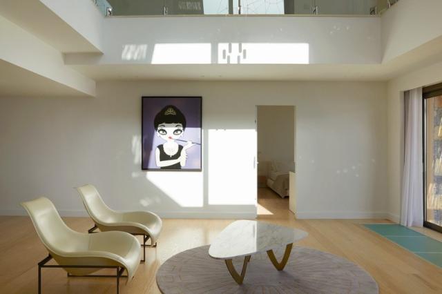DC_Mansion_LivingRoom_01.jpg
