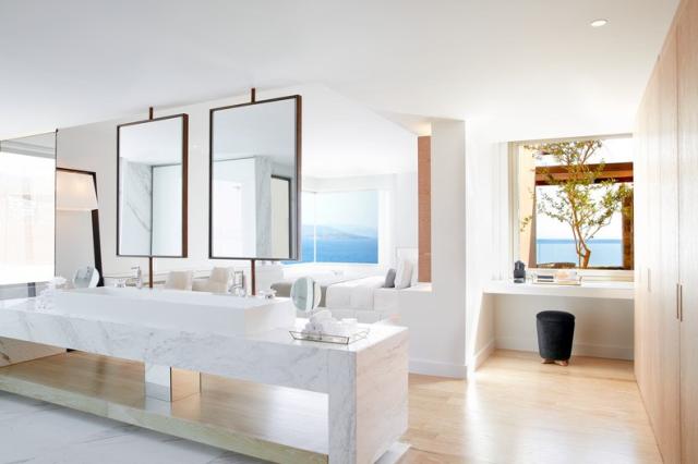 DC_Mansion_MasterBedroom_02.jpg