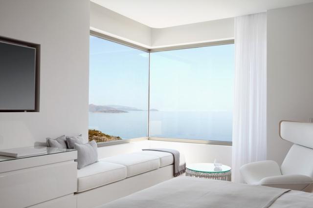 DC_Mansion_MasterBedroom_04.jpg