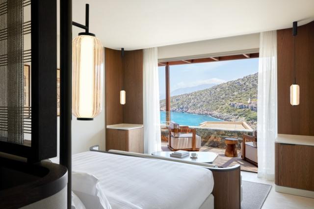 DC_TC_Suite_OneBedroom_Pool_Bedroom_01.jpg