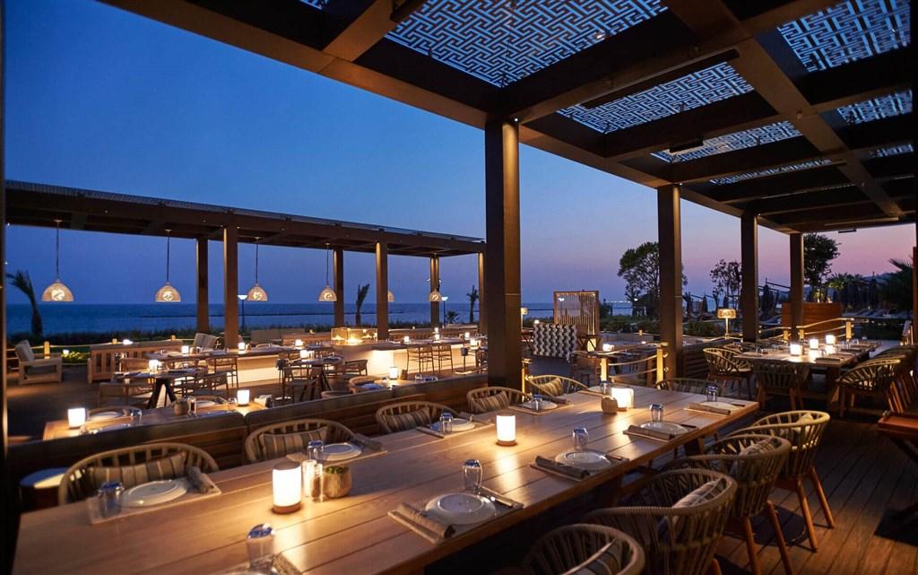 armyra-restaurant-1920x1201_s.jpg