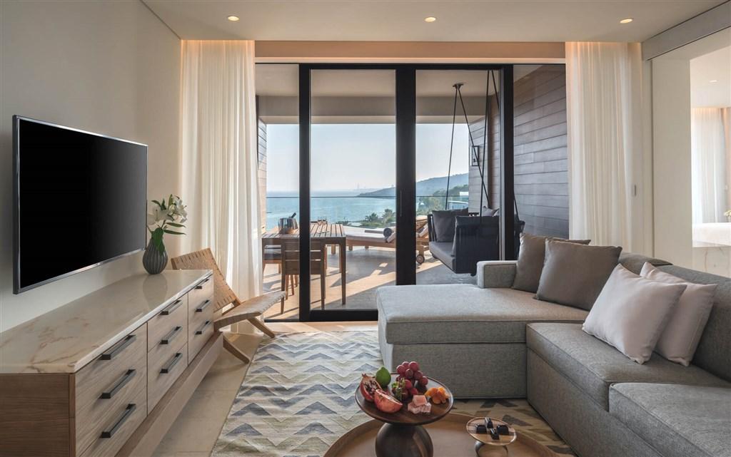 Junior-Suite-Living-Room-1920x1201.jpg