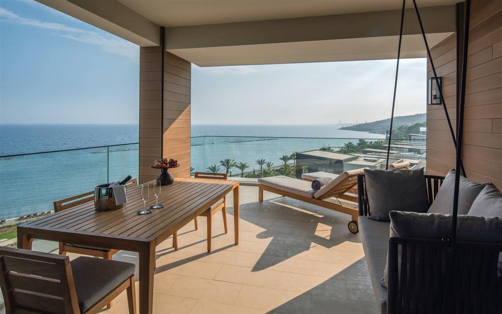 Junior-Suite-Terrace-1920x1201.jpg