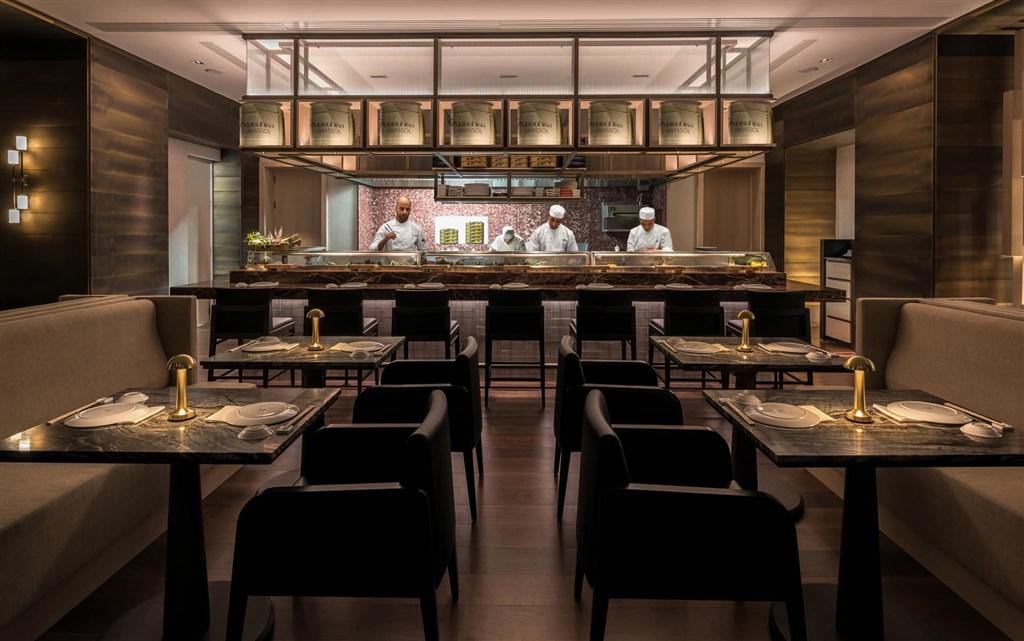Matsuhisa-Restaurant-Live-Kitchen-v3-1920x1201-s.jpg