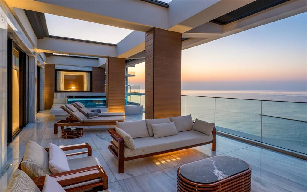 The-Amara-Suite-Terrace-with-Private-Pool-Angle-2-1920x1201-s.j
