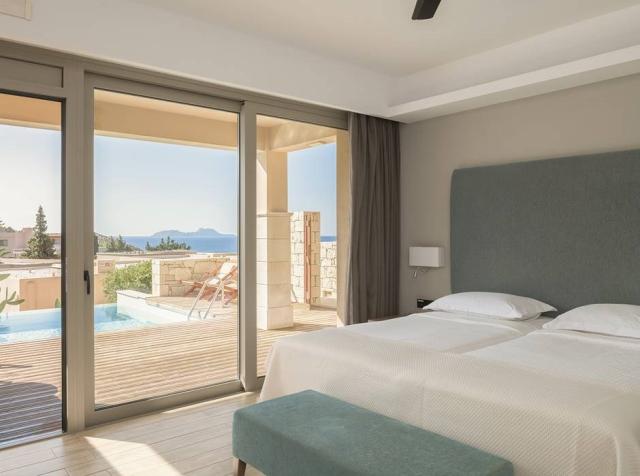 paralos-irini-mare-junior-suite-sea-view-pool-6.jpg
