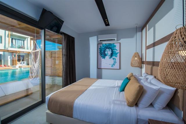 dbl_plus_swimup-lifestyle-beach-resort.jpg