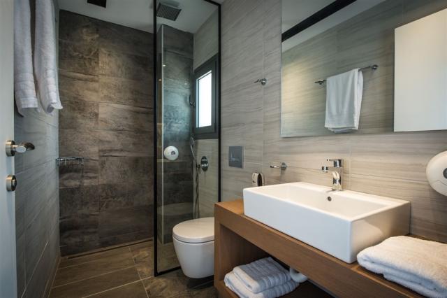bathroom-1-lifestyle-beach-resort.jpg