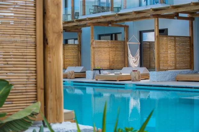 swim_up_3-lifestyle-beach-resort.jpg