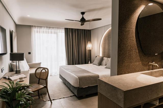 paralos-venus-suites-junior-suite-2.jpg