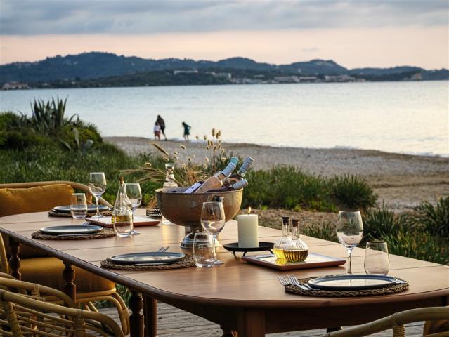 37-dining-table-sea-view-costa-botanica_72dpi.jpg