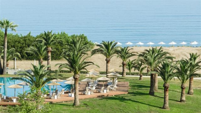 52-beach-and-pool-view-corfu-costa-botanica_72dpi.jpg