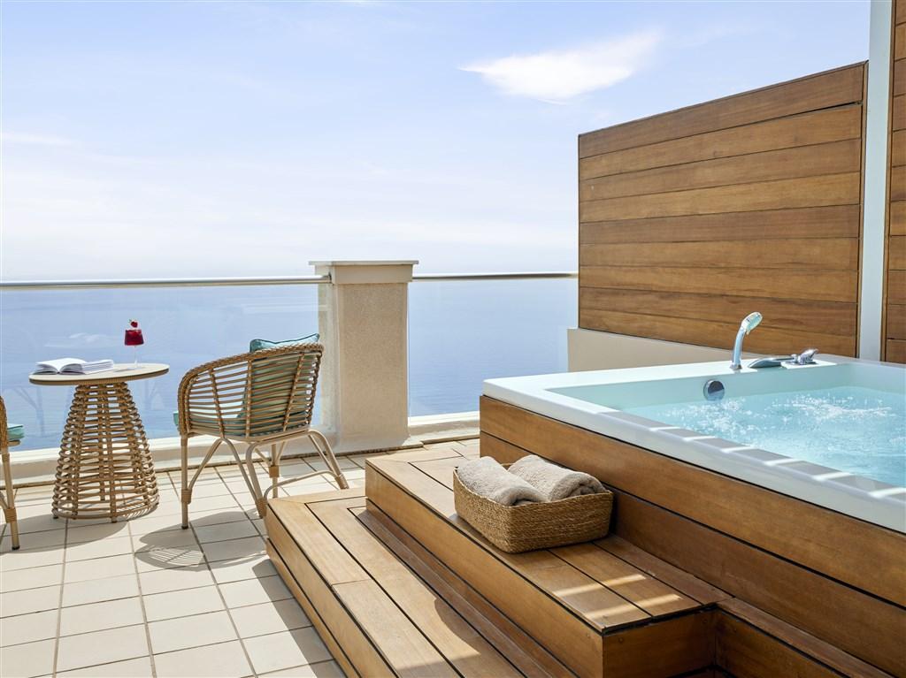 MarBella_Junior Suite Grand Terrace Whirlpool SV.jpg