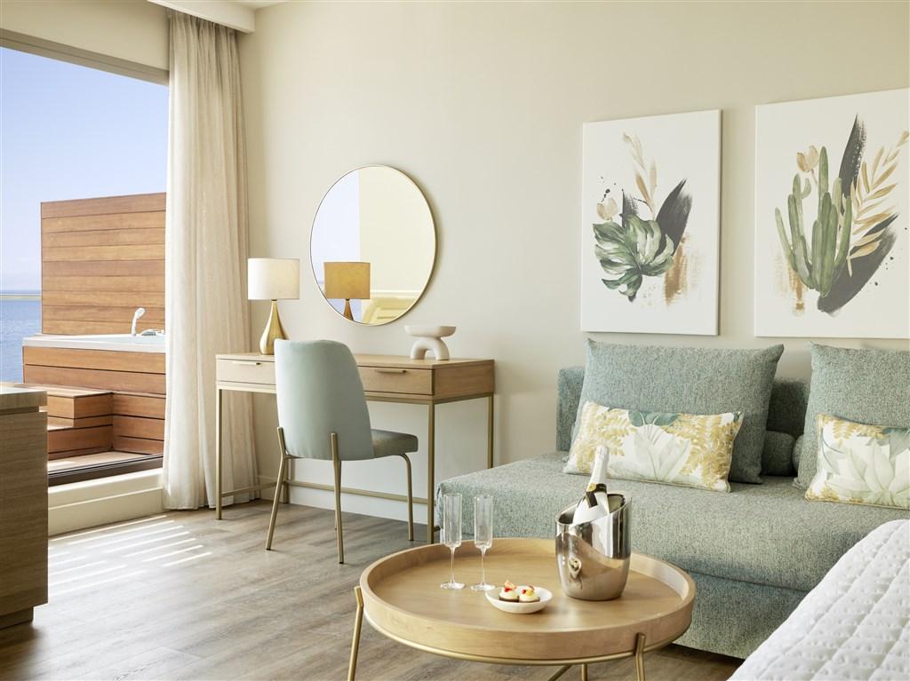 MarBella_Junior Suite Grand Terrace Whirlpool SV(2).jpg