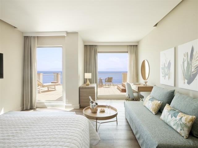 MarBella_Junior Suite Grand Terrace Whirlpool SV (1).jpg