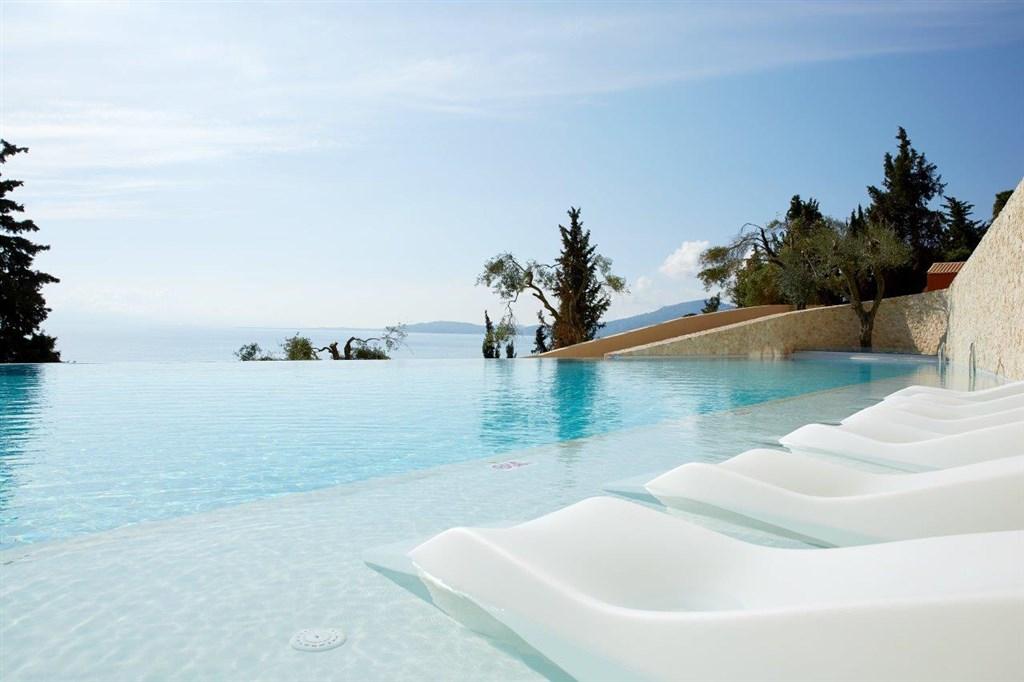 Main Pool View 2.jpg