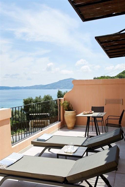 Deluxe Junior Suite Whirlpool outside.jpg