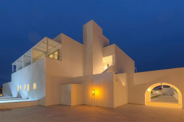 blo-exterior-7.jpg