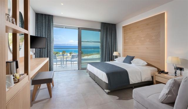 blo-Junior-Suite-balcony-sea-view.jpg