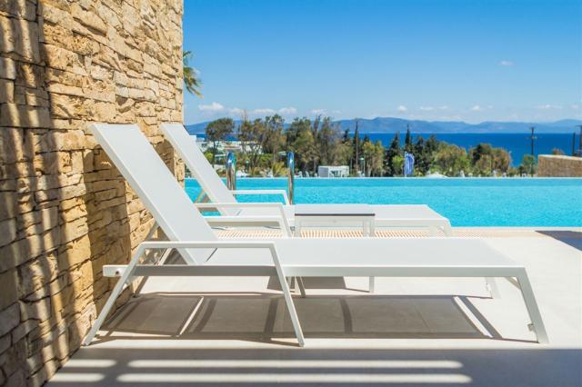 blo-Twin-sea-view-swim-up.jpg