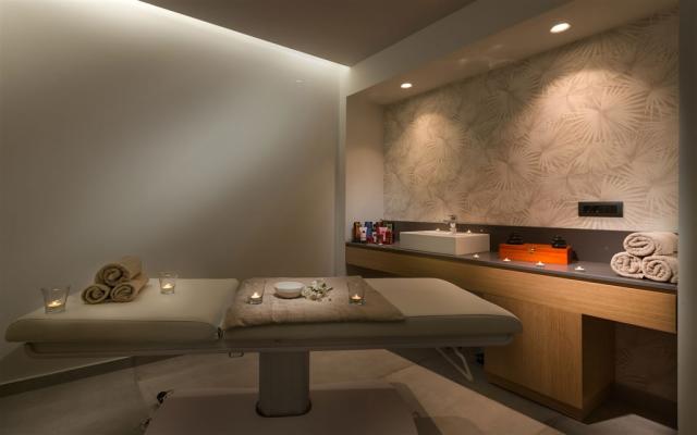 blo-Spa-treatment-room.jpg