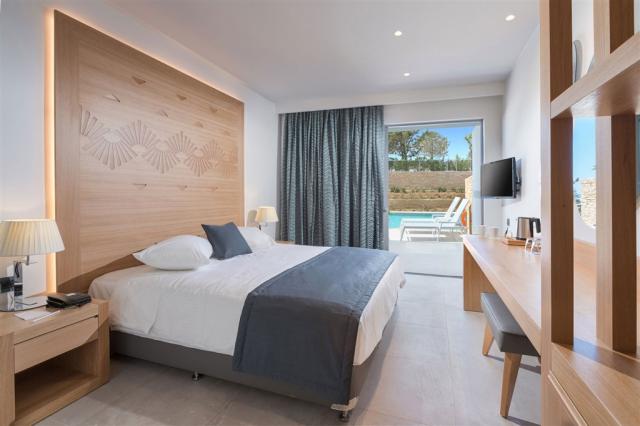 blo-Twin-garden-view-swim-up.jpg