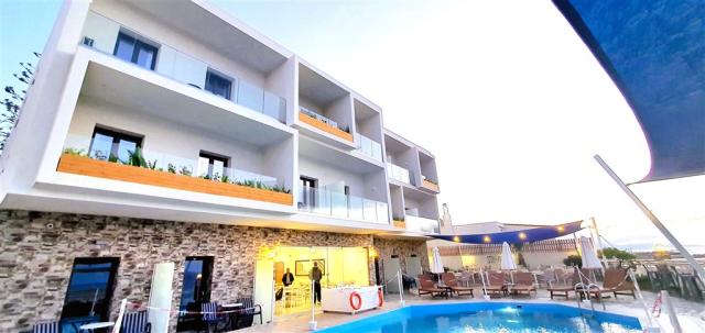 shotels Sunset beach main building .jpg