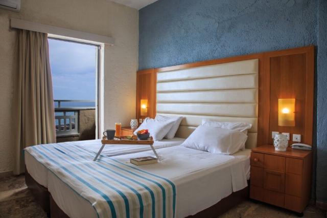 nShotels-Sunset-beach-Dbl-or-fam-SV-room.jpg