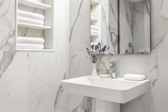 Cozy Retreat Bathroom 02-large.jpg