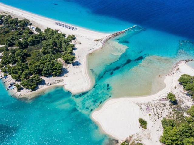 Glarokavos Beach in Kassandra.jpg