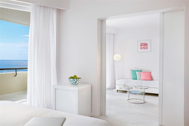 Ivory Suite 03-large.jpg