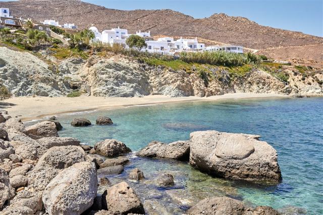 03-The-calm-sea-of-the-private-beach-in-Agios-Sostis_72dpi.jpg