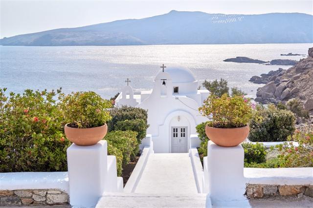 12-The-private-chapel-welcomes-you-for-the-most-dreamy-moment-o