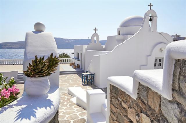 15-The-whitewashed-private-chapel-decorated-with-natural-featur