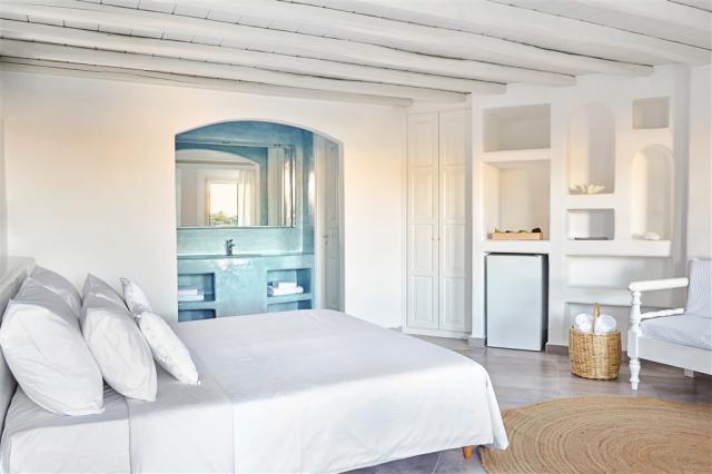 27-Junior-Suite-Panoramic-Sea-View-bedroom-area-and-en-suite-am
