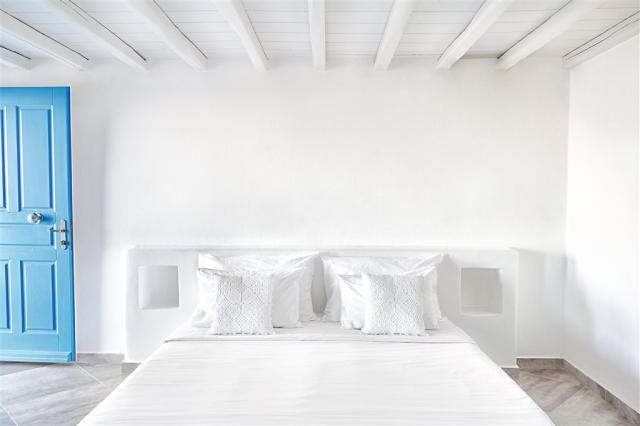 32-Classic-room-sea-view-bedroom_72dpi.jpg